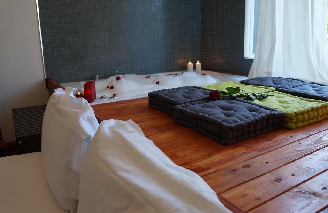 Jacuzzi Rooms-1